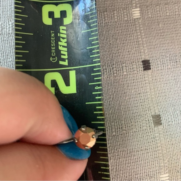 Sabika crystal drop earrings - Picture 6 of 9